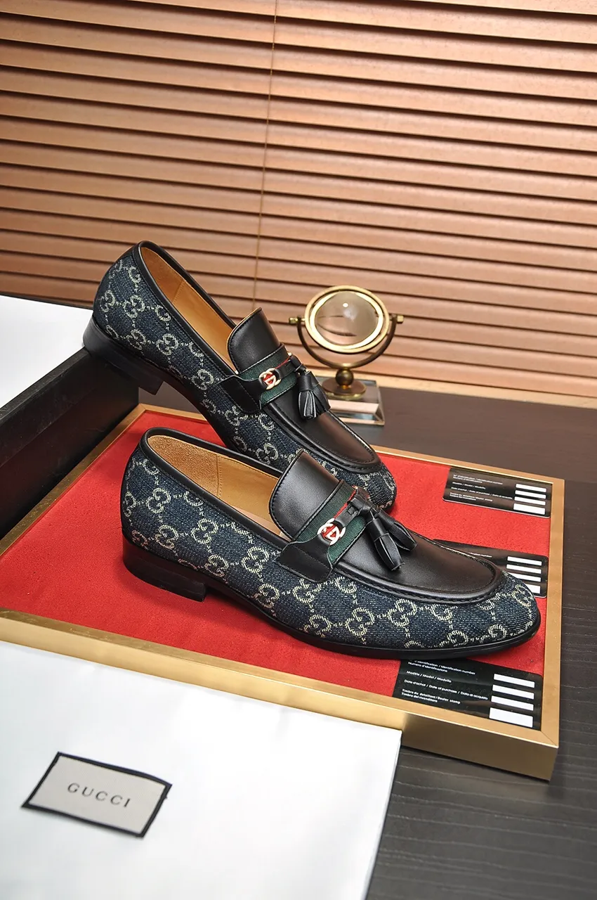 Men's shoes💰500💶Italy's top luxury men's shoe giant (GUCCI) (Gucci) (full cowhide lining) new arrival🍃Original European style🔰 Pleasant to the eye😍In order to make the shoes more durable and non-deformable🌀The production continues to follow traditional methods but there is still no lack of innovation💪Choose original sheepskin for the leather♻️ Smooth and natural And extra bright ⭐Made of imported cowhide, the first choice of rich people 38-45 (45 customized)